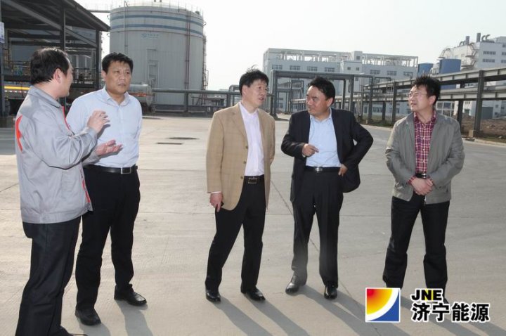 张广宇会见潍坊亚星集团董事长曹希波