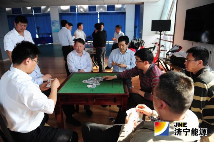 济矿集团机关举行庆“五一”体育健身活动