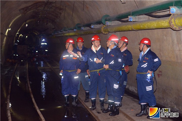 1556071114138803.jpg 2019年4月23日,张广宇总经理到霄云煤矿检查指导工作(摄影:范栋)1.jpg