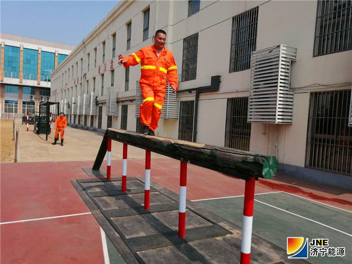 1561369852109270.jpg 金桥煤矿:2019年6月14日,金桥煤矿加强训练铸造过硬矿山救护队伍(孙欢 摄) (2).jpg