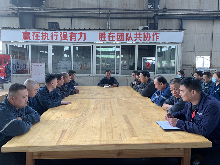 1618296386666177.jpg 2021年4月12日,运河煤矿开设现场讲党史小课堂.jpg