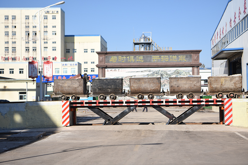 1636891487879314.jpg 2021.11.10金桥煤矿:巧设升降台让“天堑”变通途(张超).JPG