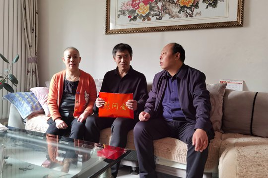 义桥煤矿心系困难职工  “爱心捐款”暖人心