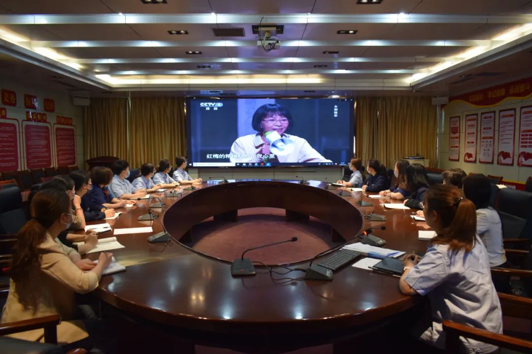 1651886893479097.jpg 2022年5月6日,运河煤矿组织开展学习“张桂梅”事迹座谈会(张弘 沙诚 丁晓晓) (2).jpg