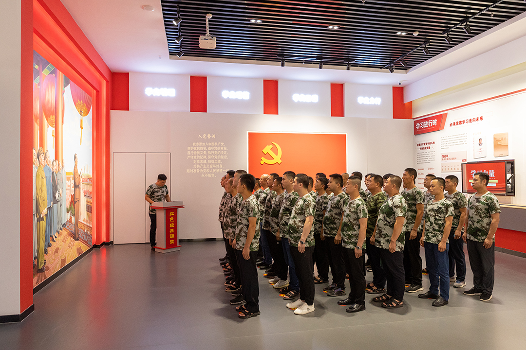 1660212608462100.jpg 2022年8月10日初心不改 赤诚依旧 运河煤矿组织退役军人参观党性教育基地暨集体过“政治生日”(陈光张弘商小路) (2).jpg