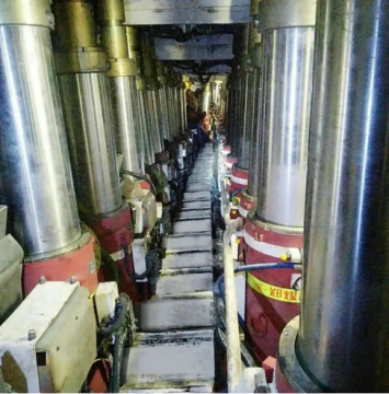 阳城煤电丨液压支架有了行人扶手