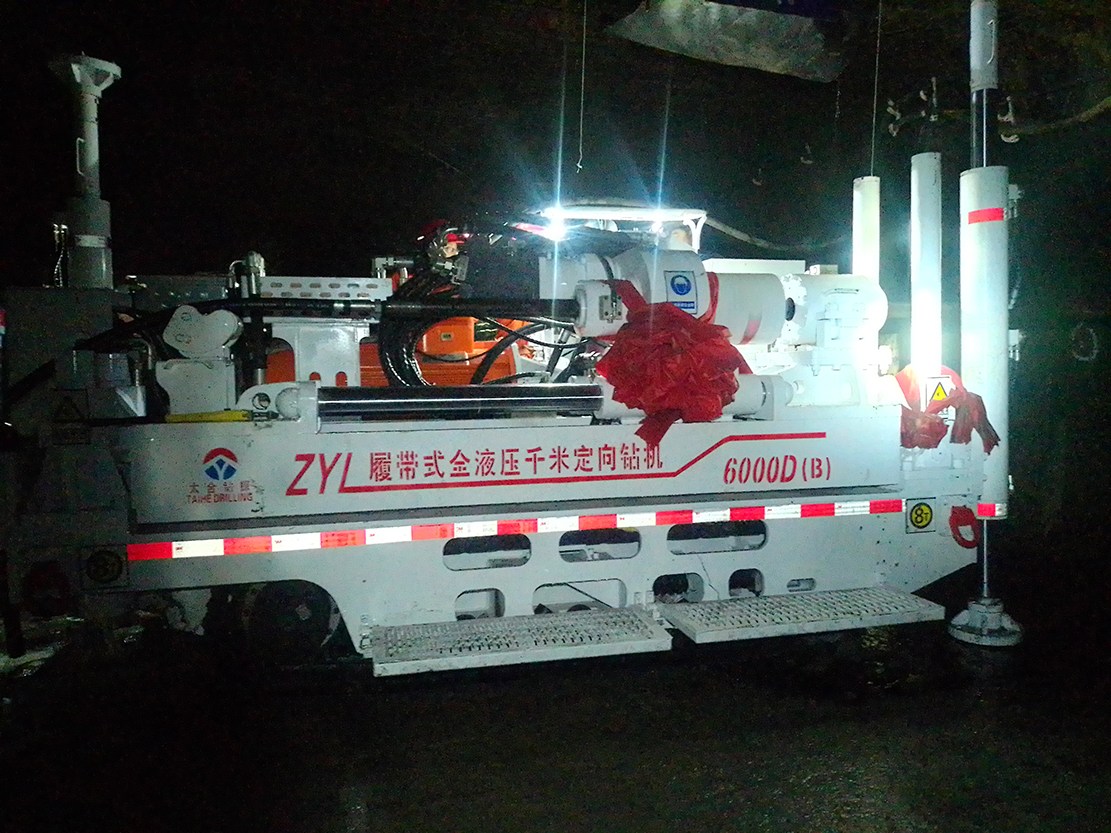 1685413715831430.jpg 单孔进尺超550米!朱家峁煤矿长距离定向钻机大显神通(摄影:张峰).jpg