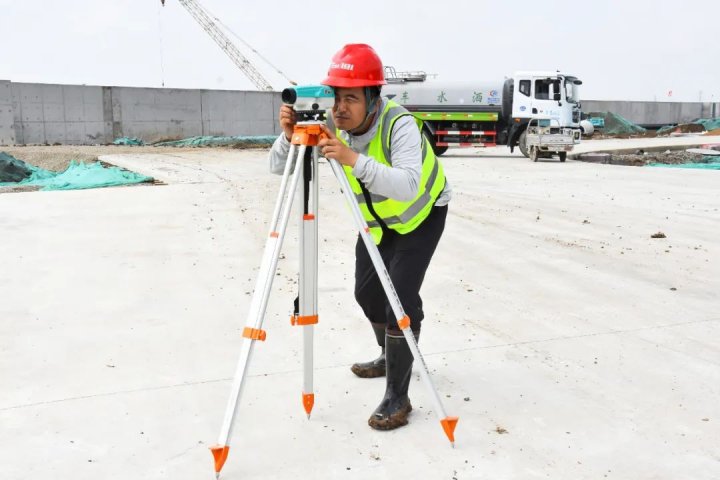 新老党员齐上阵，港建公司用行动践行党员本色
