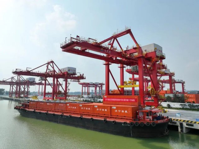 观察丨10万标箱！济宁港航集装箱吞吐量缘何“闪电式”攀升