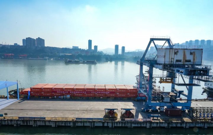 济万同心！济宁—万州江河联运航线正式通航