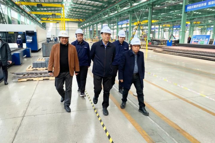 张广宇到智慧新钢、济州港区粮食产业园调研指导工作