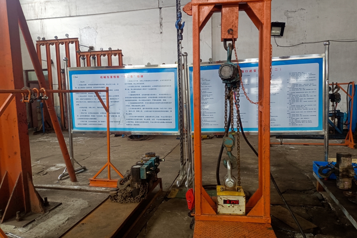 1731995718100100.jpg 花园煤矿创新研发风动葫芦检验测试装置,提升维修质量,保障安全生产_副本.jpg