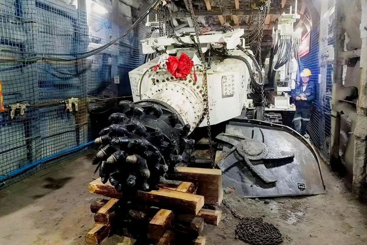 运河煤矿首台套“四位一体”集成掘锚机试运行成功